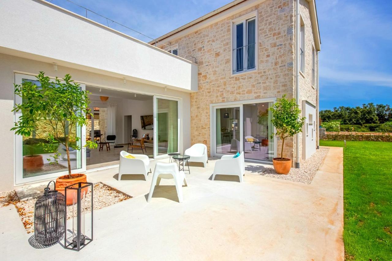Villa Vela Muline - 8 Plus 2 Guests - Heated Pool أوغليان المظهر الخارجي الصورة