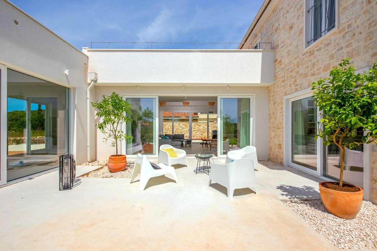 Villa Vela Muline - 8 Plus 2 Guests - Heated Pool أوغليان المظهر الخارجي الصورة