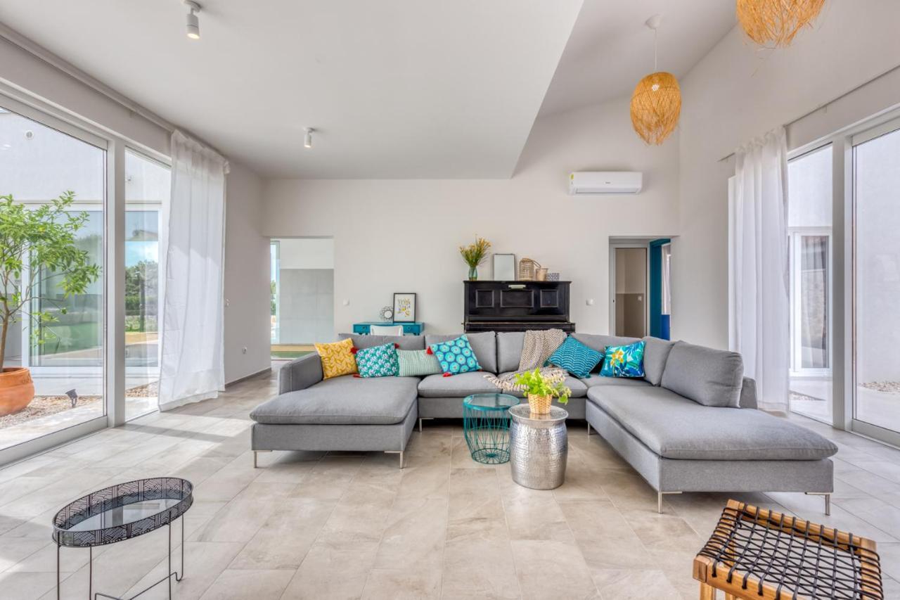 Villa Vela Muline - 8 Plus 2 Guests - Heated Pool أوغليان المظهر الخارجي الصورة