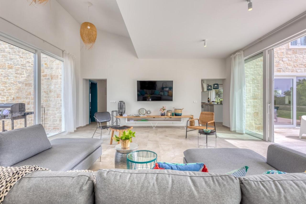 Villa Vela Muline - 8 Plus 2 Guests - Heated Pool أوغليان المظهر الخارجي الصورة